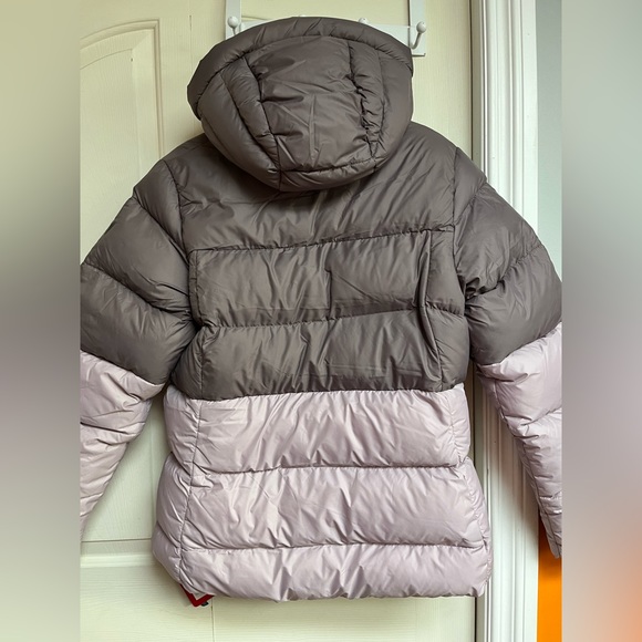 Women's Two-Tone Puffer Jacket - Picture 4 of 5